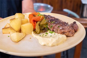 Grilled DISCARLUX entrecote, potato wedges and mustard sauce - Image 1