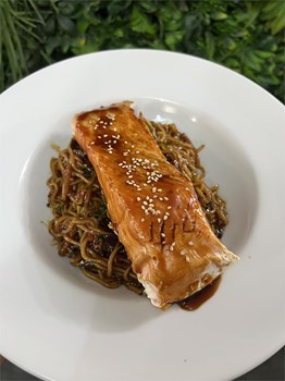 Salmón teriyaki con noodles - Imagen 1
